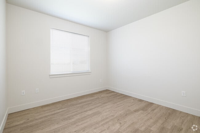 2BR, 2BA - 961SF - Primary Bedroom - Idaho Falls Hitt Road, LLC