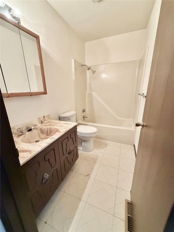 Building Photo - 709 Michael St