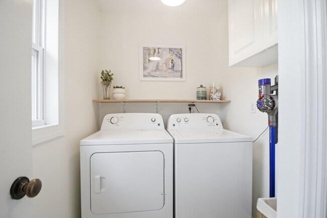 Building Photo - 3Bed/2.5Bath Family Home in Snee Farms