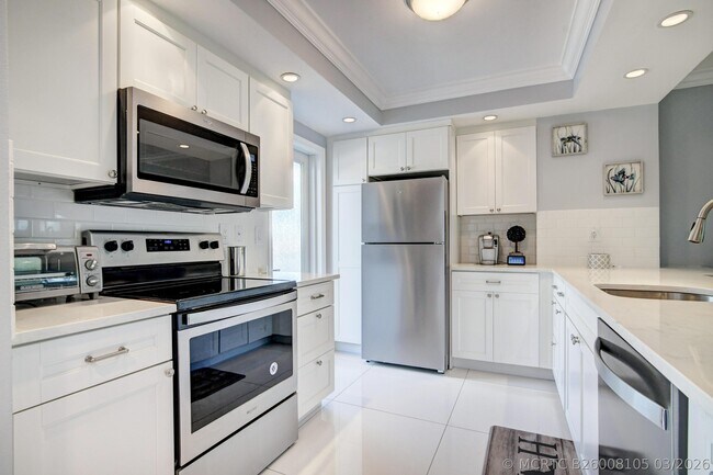 Building Photo - 2730 Banyan Rd