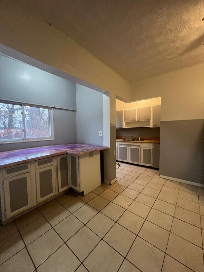 Building Photo - 1563 E 47th St