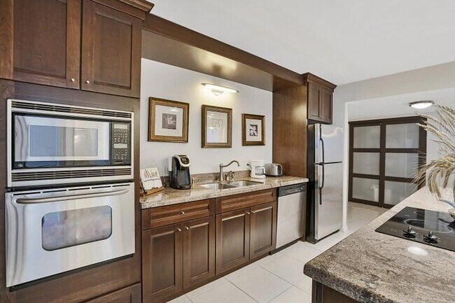 Building Photo - 5420 N Ocean Dr