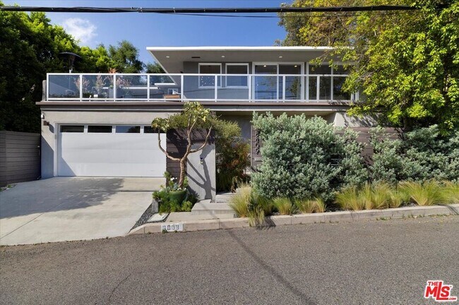 Primary Photo - 8809 Appian Way
