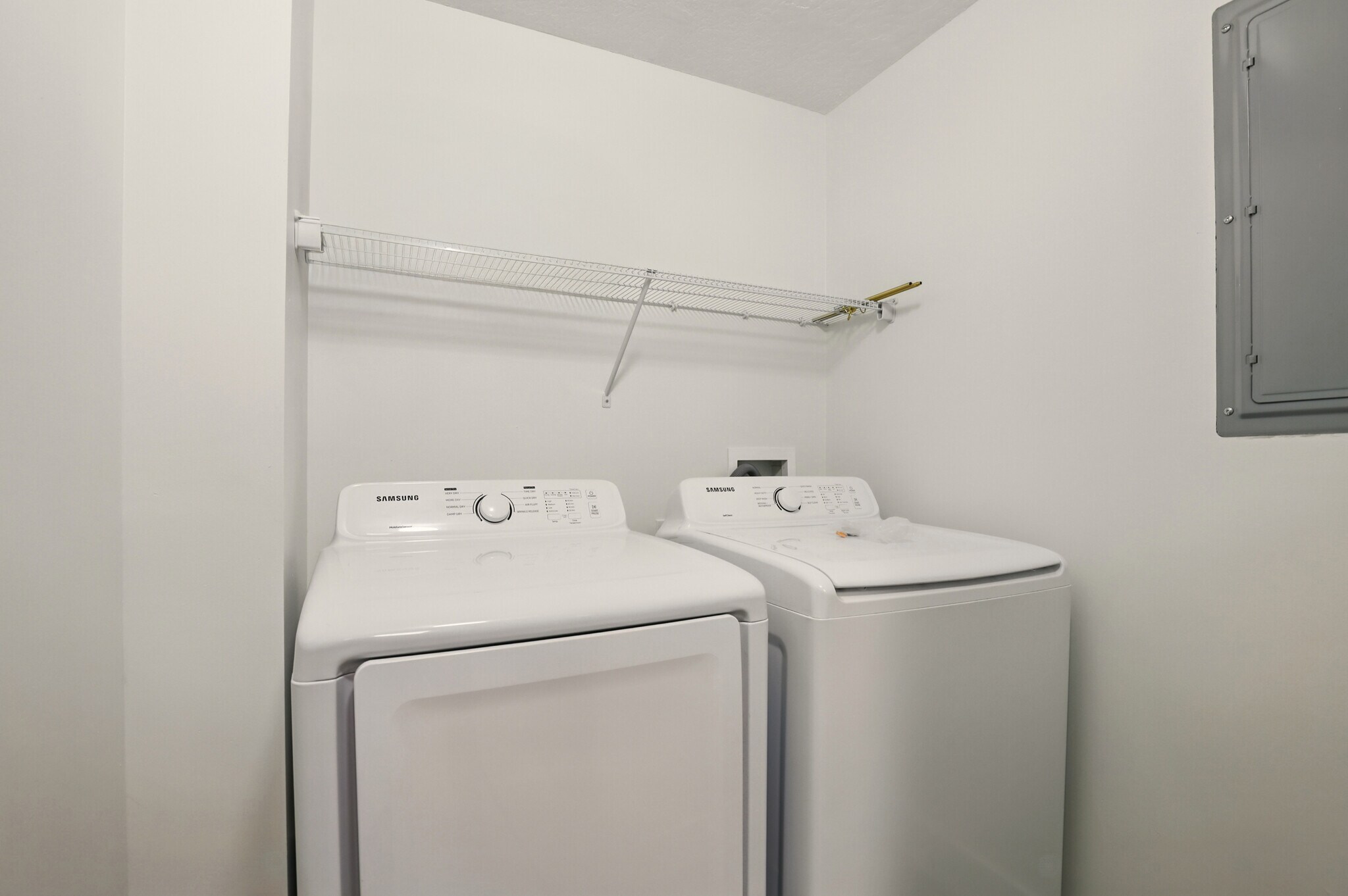 Building Photo - 9849 Baywinds Dr