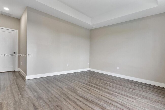 Building Photo - 444 E 16th St