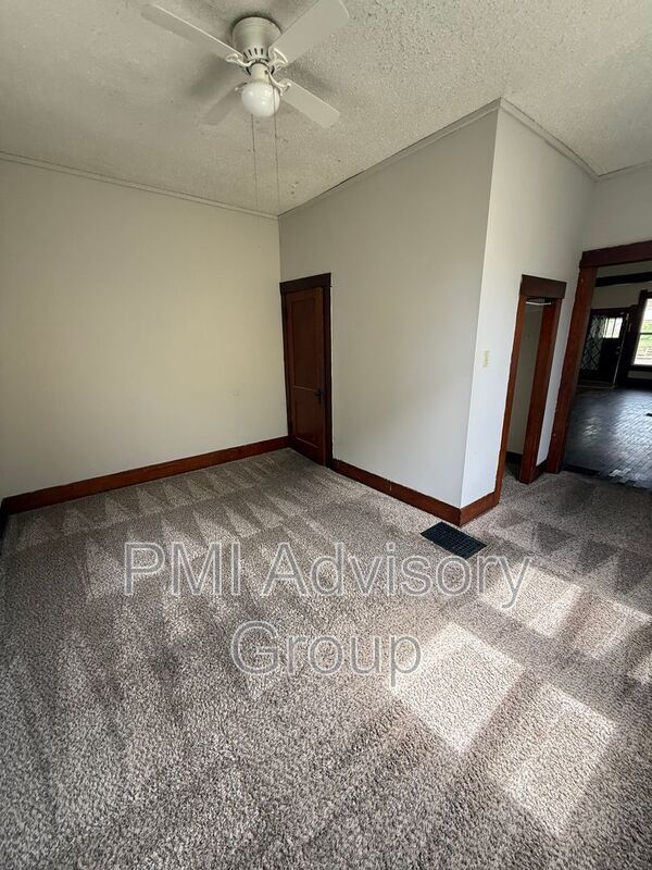 Building Photo - 105 SW Buchanan St