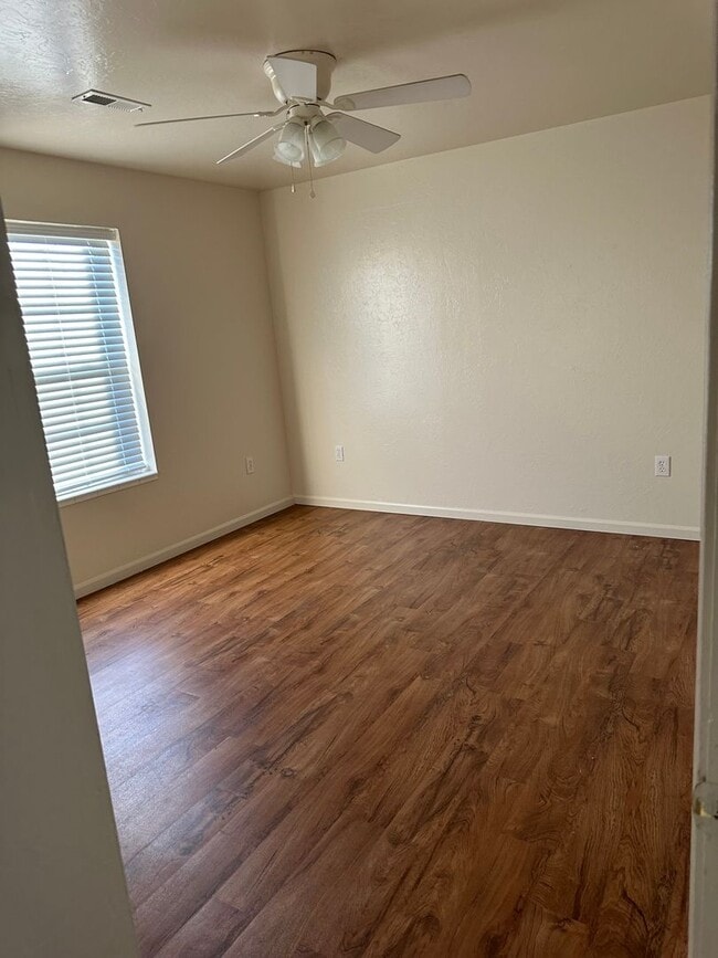 Building Photo - 638 Woody Dr