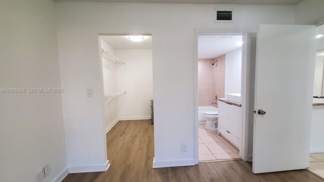 Building Photo - 8160 Geneva Ct