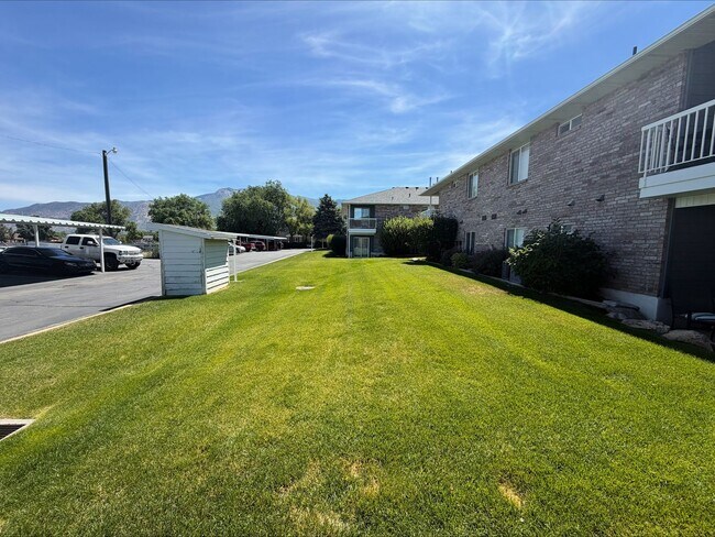 Building Photo - 390 W 4900 S