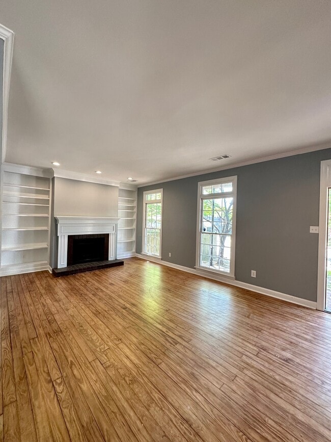 Building Photo - 1994 Peabody Ave