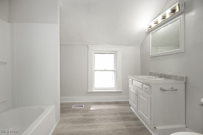 Building Photo - 15409 Grovewood Ave