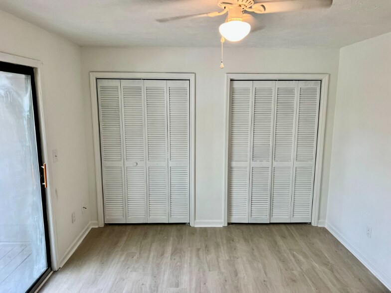 Building Photo - 402 74th Ave N