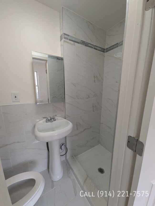 Building Photo - 26 Vineyard Ave