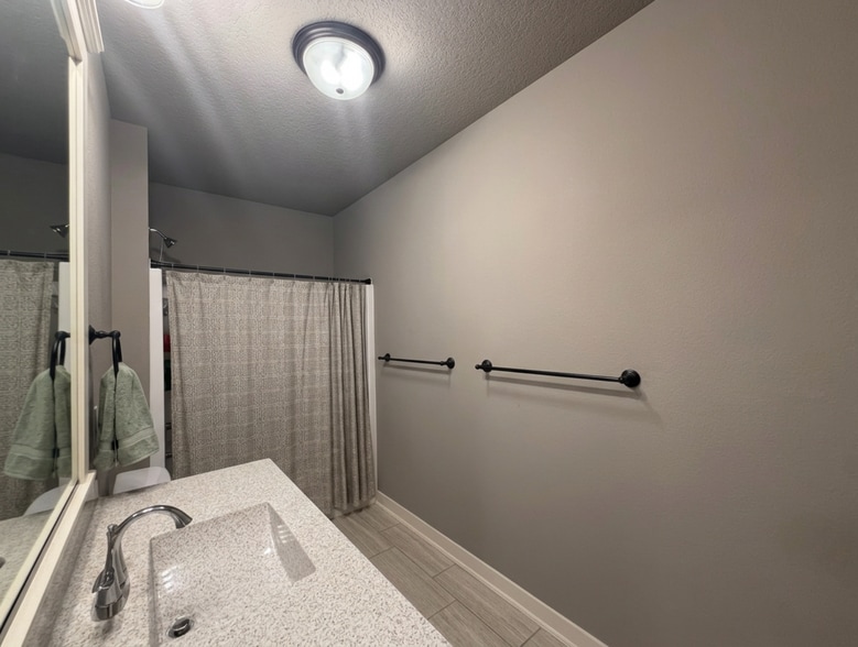 Building Photo - 5815 Quarry Dr
