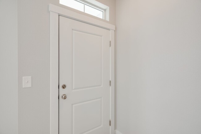 Building Photo - This gorgeous 3 bedroom, 2.5 bath townhome is 1440 square feet of HOME!