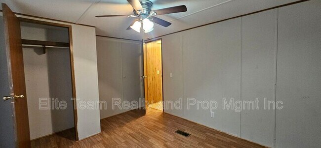 Building Photo - 3103 Cedarvale Rd
