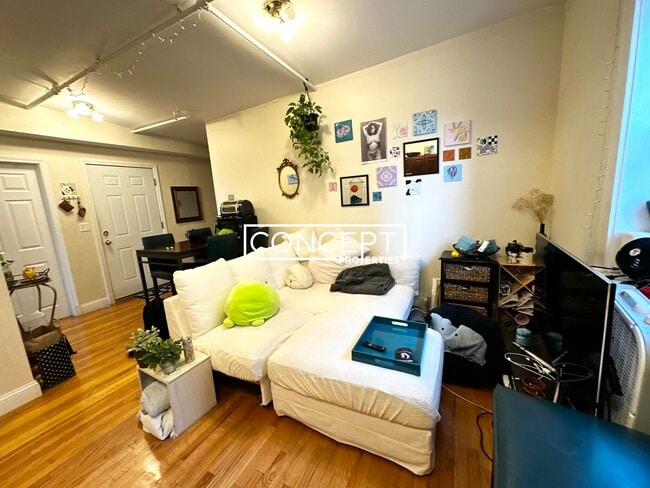 Building Photo - 84 Fenway