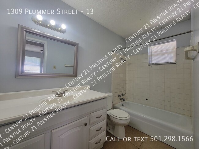 Building Photo - 1309 Plummer St
