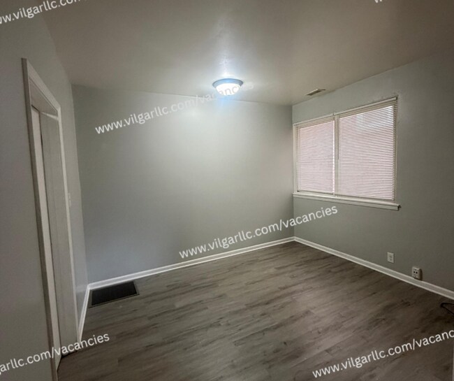 Building Photo - 4842 Northcote Ave