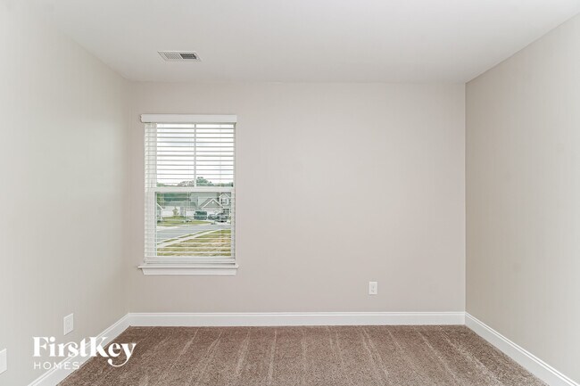 Building Photo - 1313 Royal Coach Trail