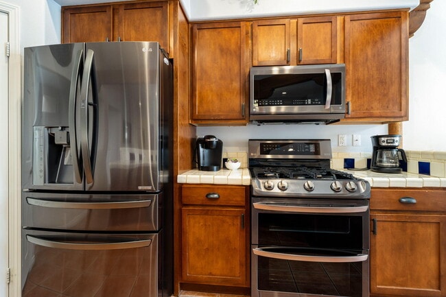 Building Photo - 53845 Avenida Alvarado