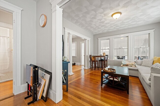 Building Photo - 58 Trowbridge St