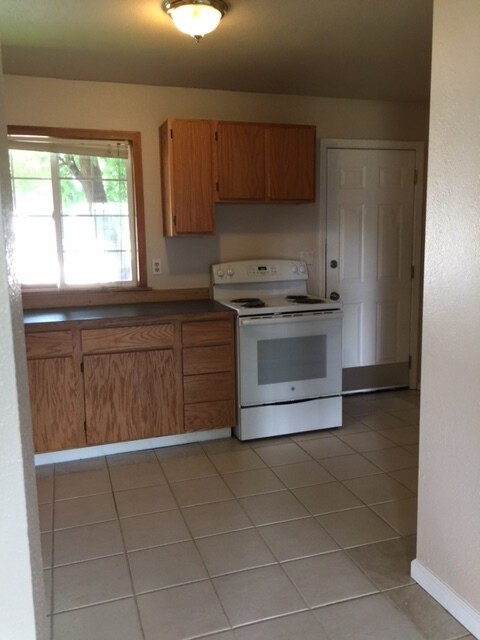 Building Photo - 2 Bed/1 Bath Ephrata Duplex