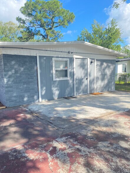 Building Photo - 2553 Martha St