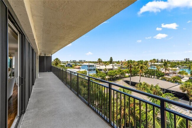 Building Photo - 7650 Bayshore Dr
