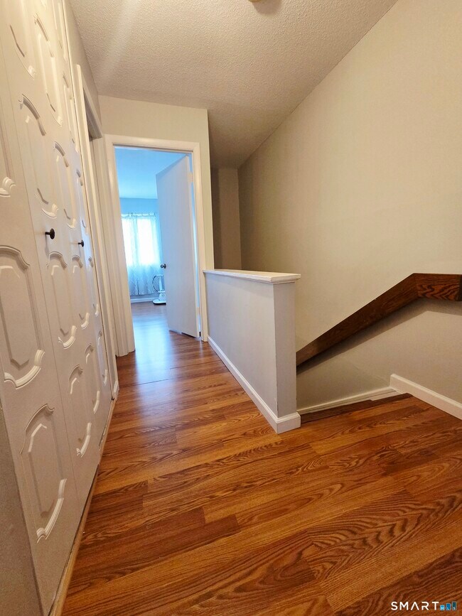 Building Photo - 5 Cherokee Ct