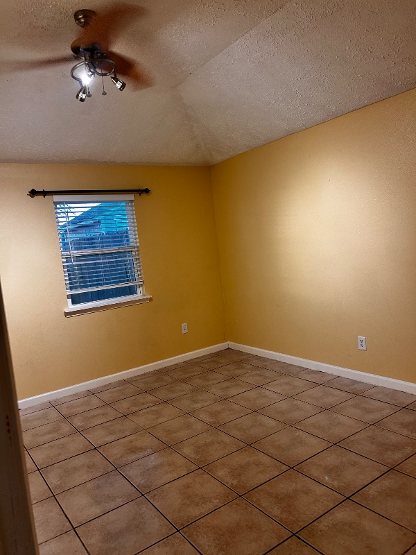 Building Photo - 1619 Bugle Run Dr