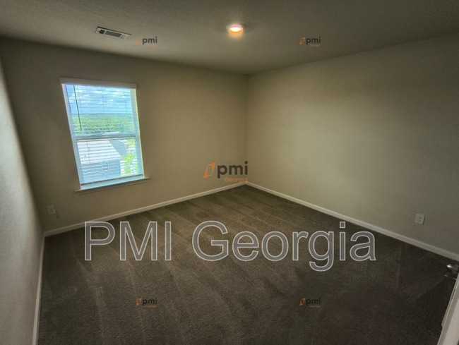 Building Photo - 3541 Falconwood Dr