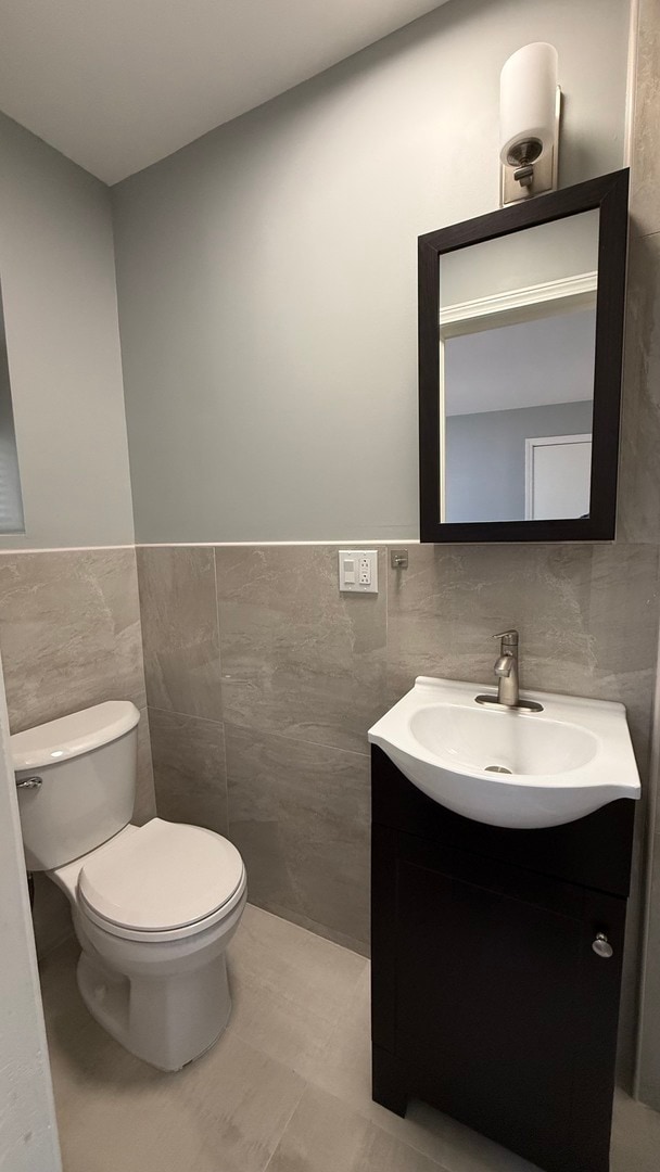 Building Photo - 5843 N Cicero Ave