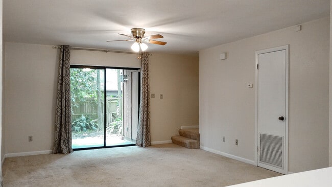 Building Photo - Charming 2BR/2.5BA End Unit Townhome with Fenced Backyard in Greenleaf – Pets Welcome!