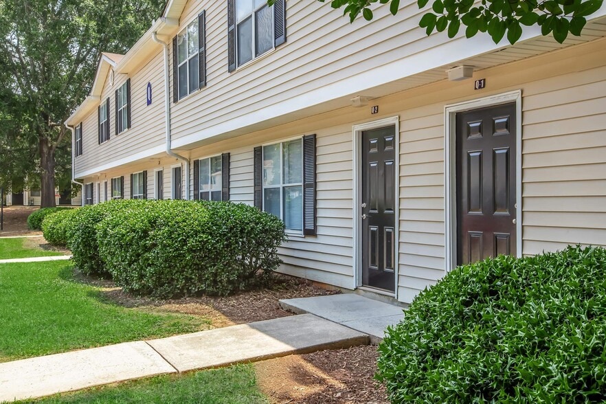 Primary Photo - Townhomes at Pinehill