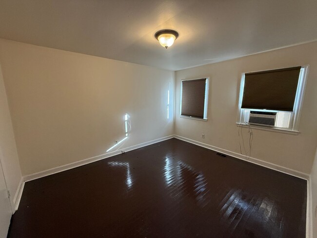 Building Photo - 2 Bedroom Duplex in Enderly Park