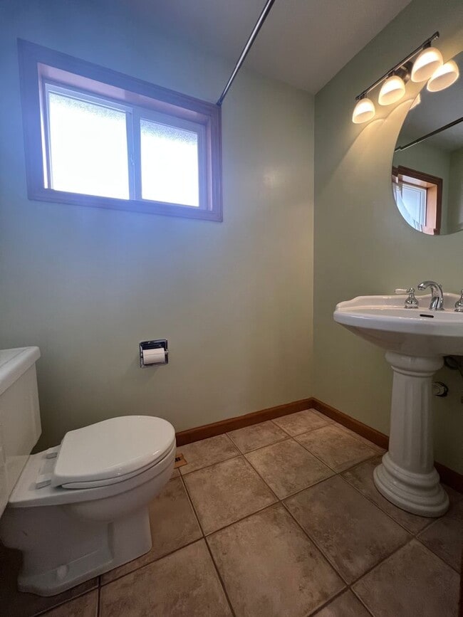 Building Photo - 3/2.5/2 Charming home in Minden!