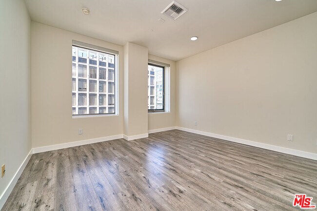 Building Photo - 3810 Wilshire Blvd