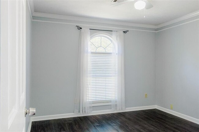 Building Photo - 2074 Flint Hill Dr