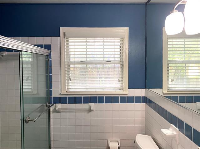 Building Photo - 9611 Lakemont Dr