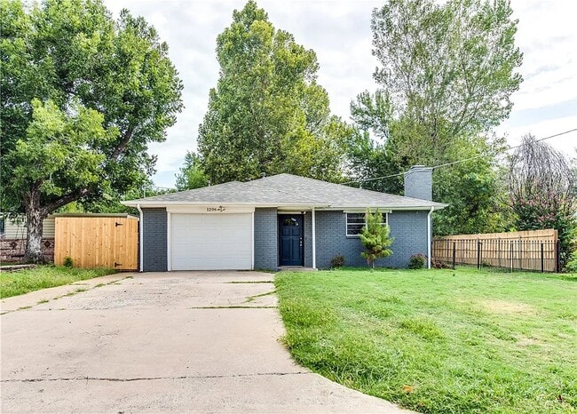 Primary Photo - 1206 N Markwell Ave