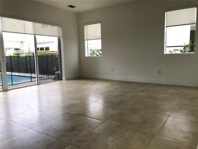 Building Photo - 10055 NW 75th St