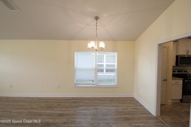Building Photo - 705 Kylar Dr NW