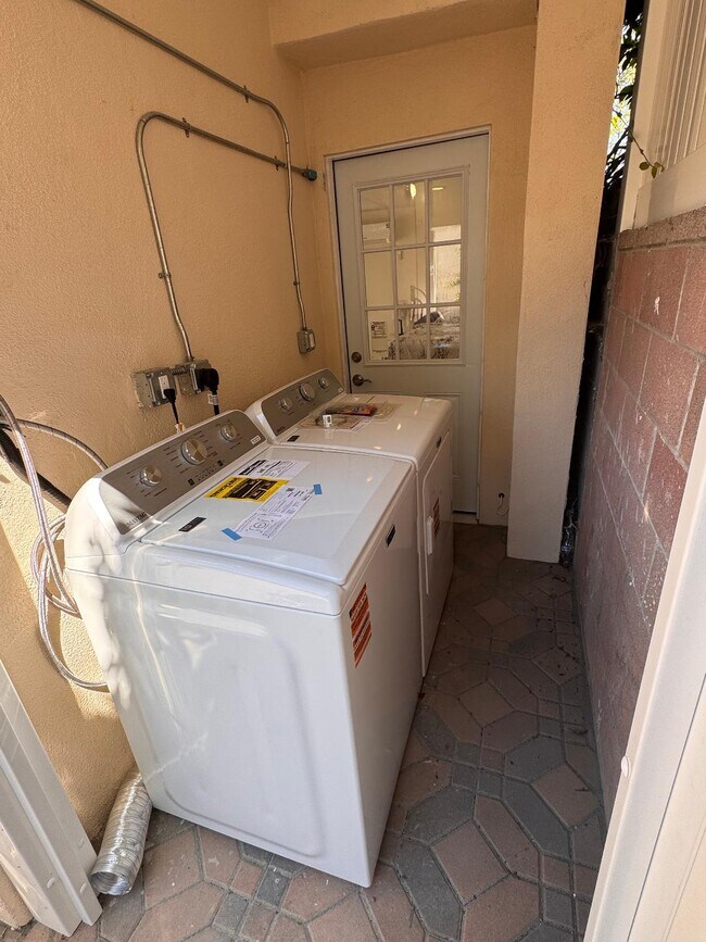 Building Photo - 470 S Hamel Rd