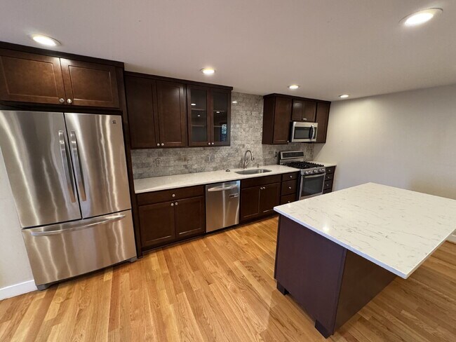 Building Photo - Beautiful 2-bedroom in SE Portland Sunnyside Neighborhood, Near Laurelhurst Park