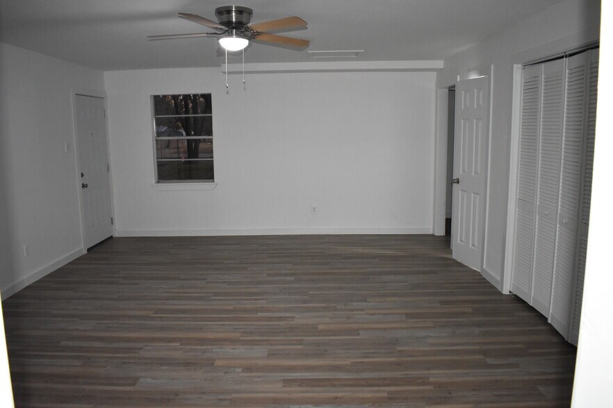 Building Photo - 108 E Kirby