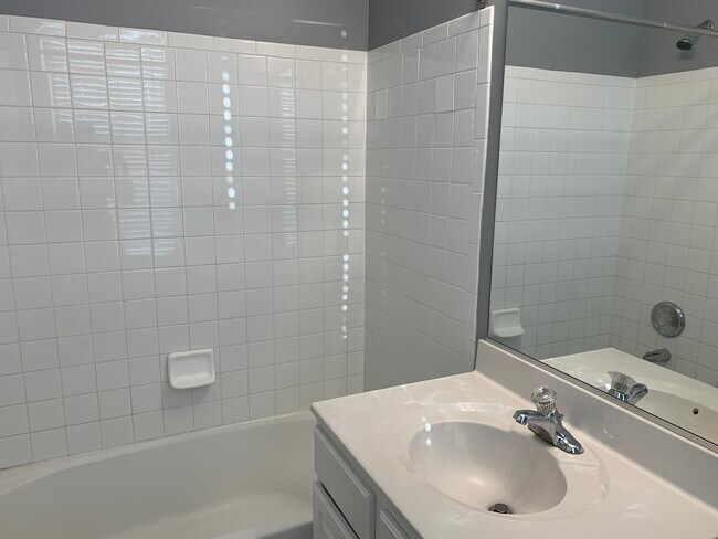 Guest Bathroom - 4204 MIlledge Blvd