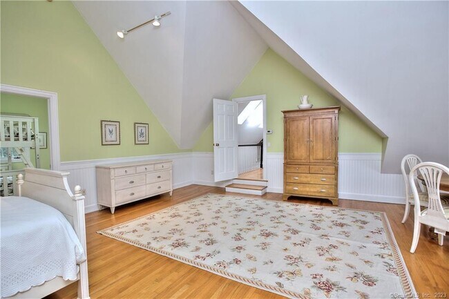 Building Photo - 30 Soundview Farm Rd
