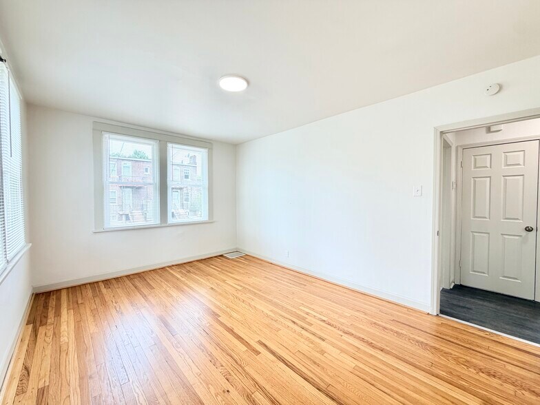 Building Photo - 4840 Gardenville Ave