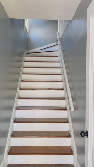 Building Photo - 523 Jackson Ave